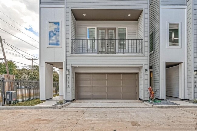 Building Photo - 3038 Live Oak St
