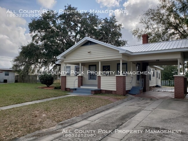 Building Photo - 3 Bedroom 2 Bathroom Single Family Home