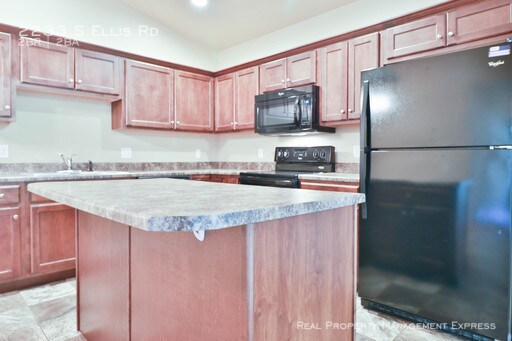 Foto del edificio - 2233 S Ellis Rd