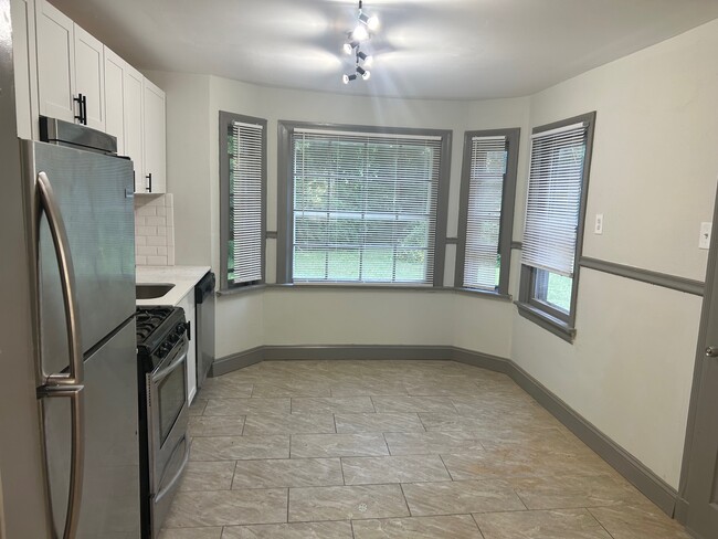 kitchen/dining room - 7771 Folk Ave