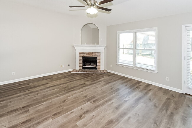 Foto del edificio - 1960 Chimneyrock Blvd E