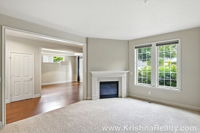 Foto del edificio - Gorgeous 6 BD* 3 BA* Single Family Home Located In Charming Arbor Meadows In Portland! **Minutes ...