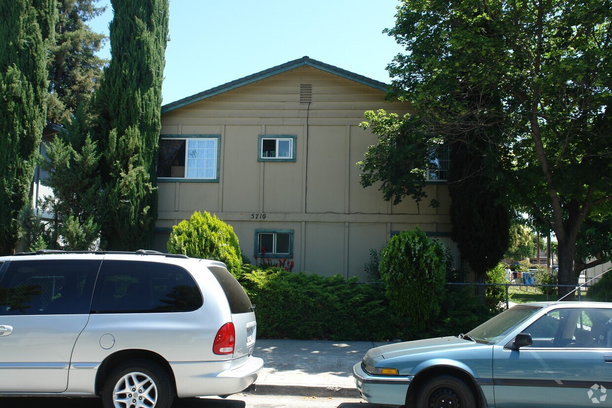 Building Photo - 5710 Via Monte Dr