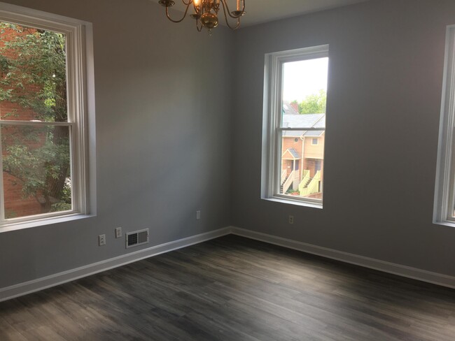 Foto del edificio - 2144 St James Ave