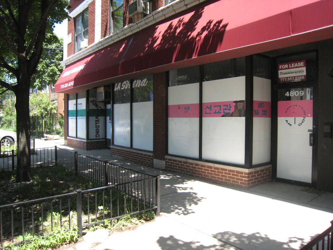 Building Photo - 3554 W Lawrence Ave