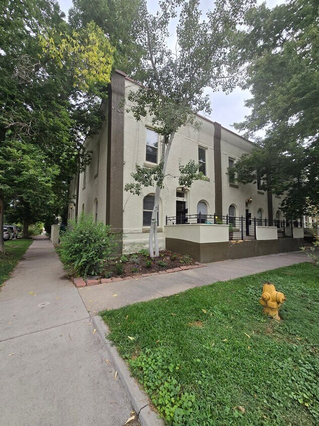 Foto principal - This updated and welcoming condo in the he...