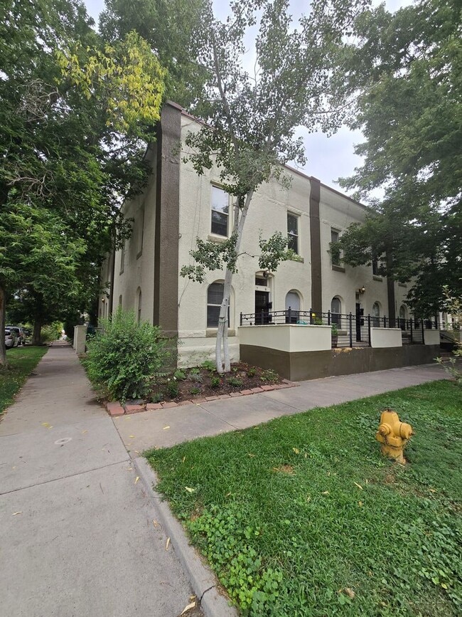 This updated and welcoming condo in the he... - This updated and welcoming condo in the he...