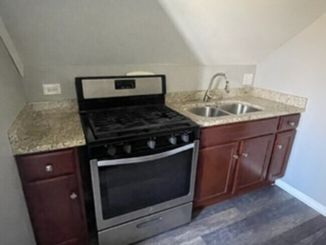 Building Photo - 608 Cooper Ave