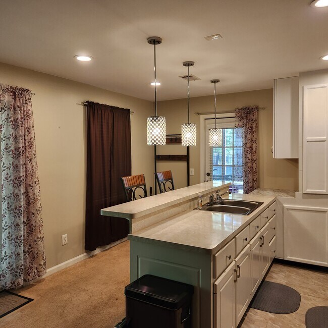Kitchen01 - 2908 Arbor Plz
