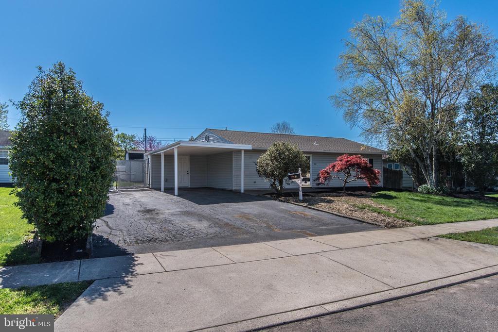 Primary Photo - 30 Primrose Ln