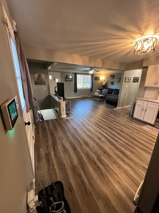 Foto del edificio - 6712 Grove Rd