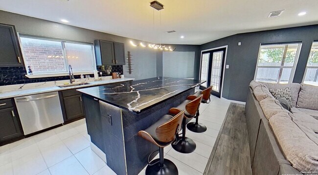 Building Photo - 9014 Mint Julep