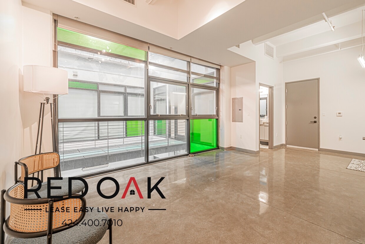 Foto principal - 430 S Broadway