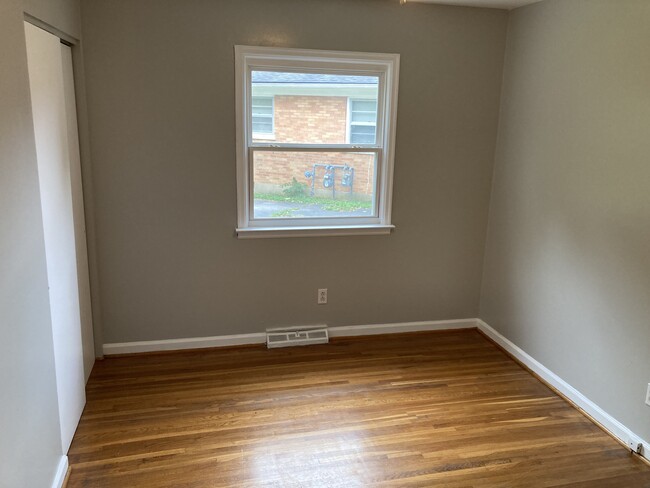 Front Bedroom - 2039 Nashville Ct