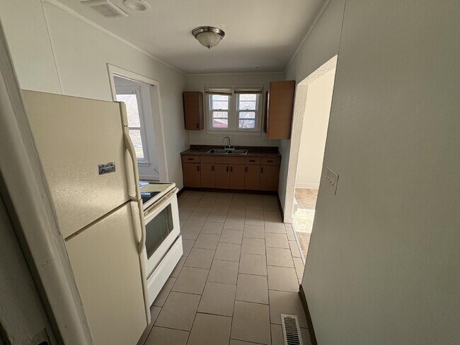 Foto del edificio - Move in ready home for lease.