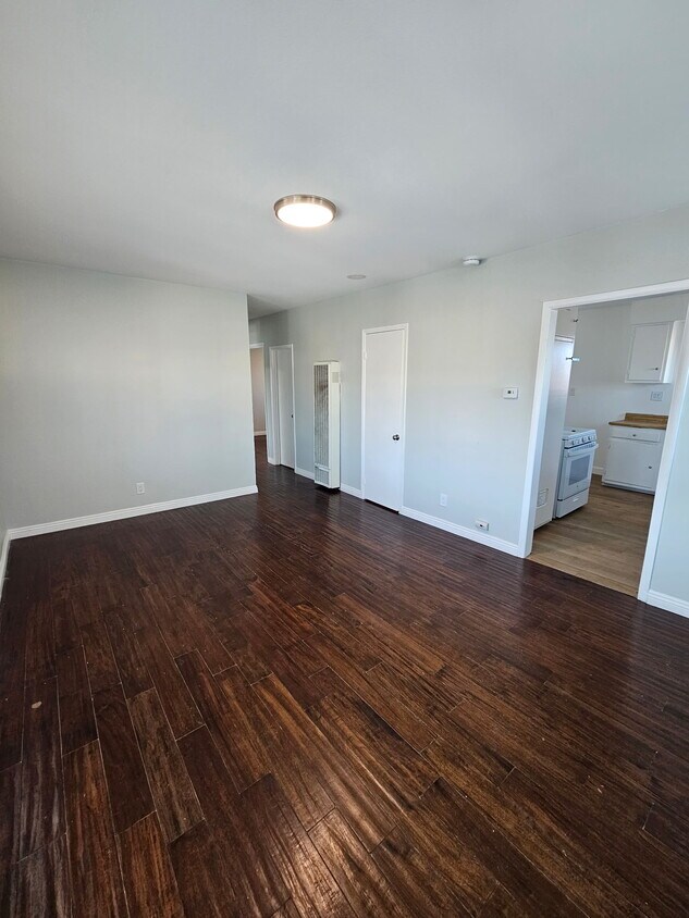 Foto principal - 1215 E 15th St