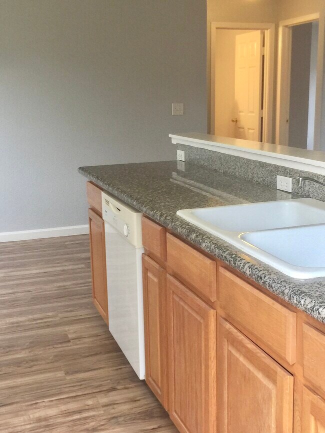 Building Photo - 9562 Emerald Park Dr