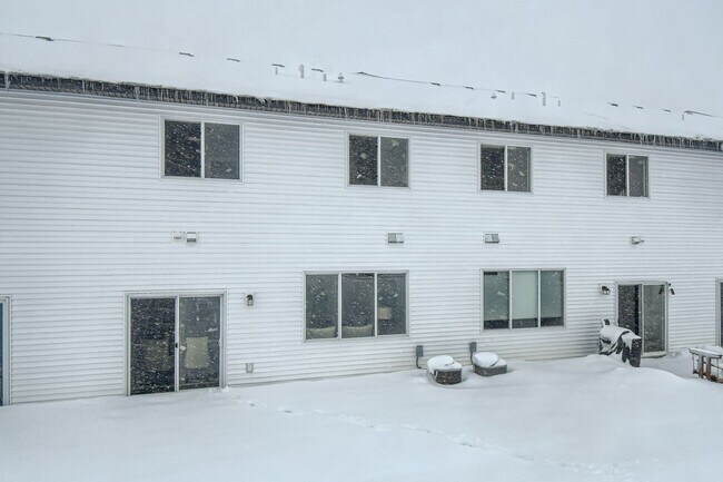 Foto del edificio - Brand New Townhome
