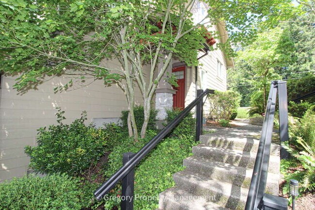 Foto del edificio - 13824 N Creek Dr