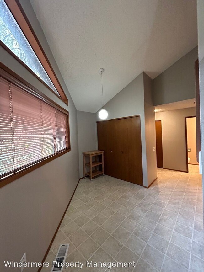 Building Photo - 2 br, 2.5 bath House - 2196 E. Birch St