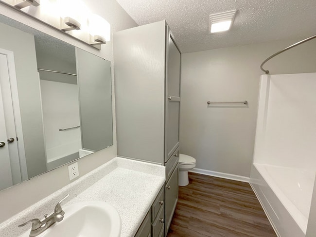 Apartamento remodelado Sommerset con baño 3_web.jpg - Sommerset Apartments