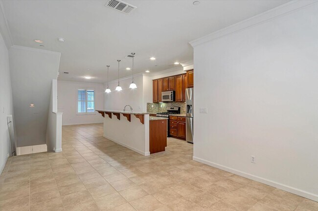 Foto del edificio - Gorgeous 2 Bedroom 2.5 Bathroom Townhome - Incredible Location