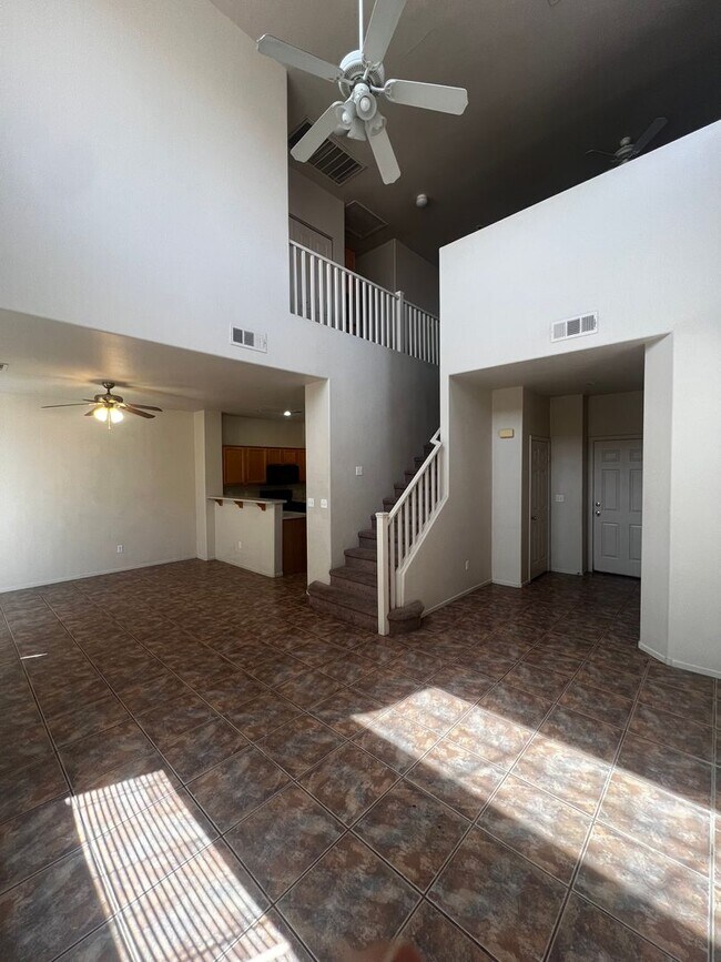 Foto del edificio - Beautiful Townhome in Gated Black Mountain Vistas (Henderson)