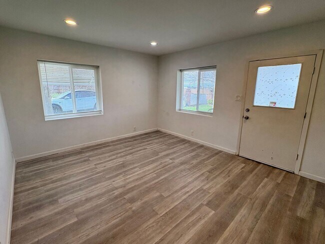 Foto del edificio - Country Like 2 Bedroom 2 Bath Single Story Home