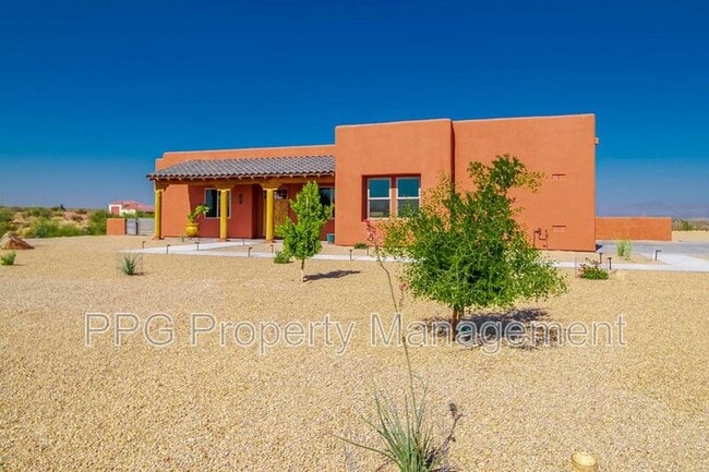 Building Photo - 335 Latigo Way