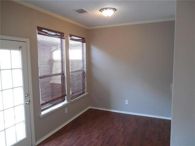 Foto del edificio - 6059 Mapleshade Ln