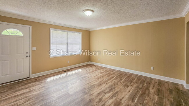 Building Photo - 213 Ridgewood Cir