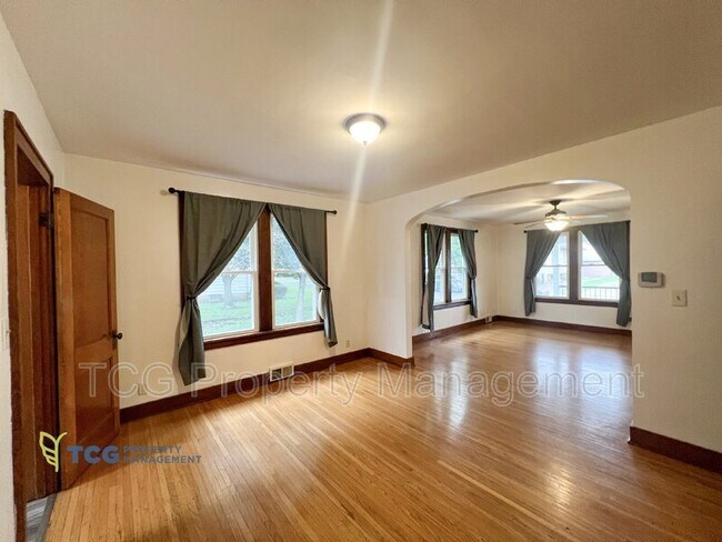 Building Photo - 715 12th St