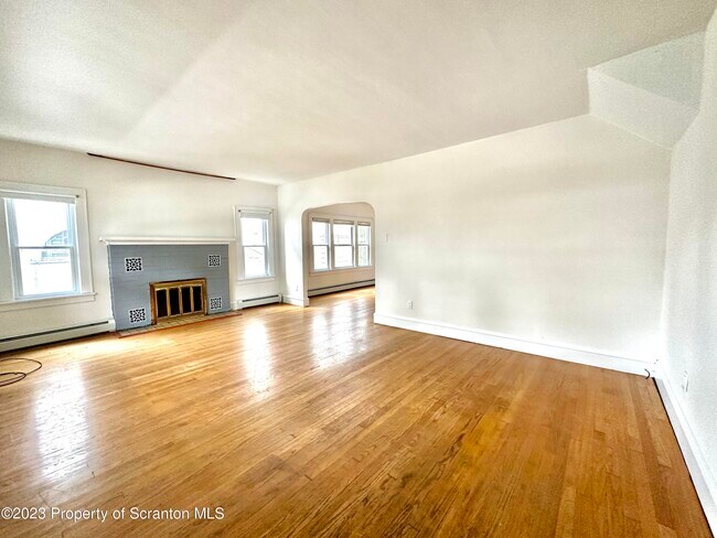 Foto del edificio - 1509 N Webster Ave