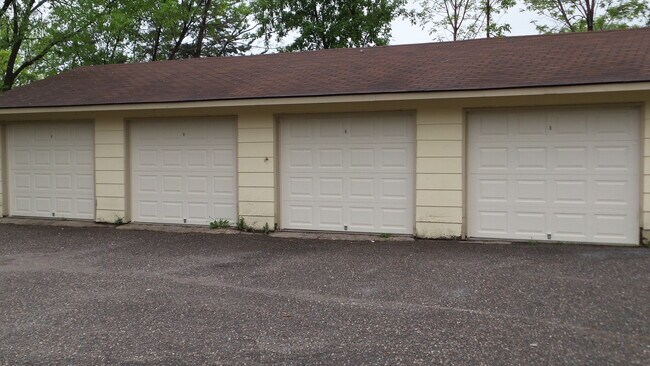 Garage - 7617 69th ave N