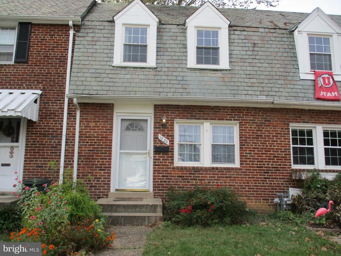 Primary Photo - 1058 N Monroe St