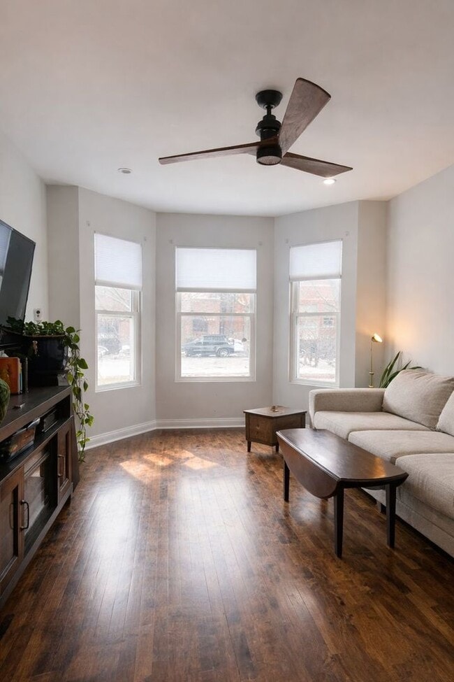 Foto del edificio - 4151 W Fullerton Ave