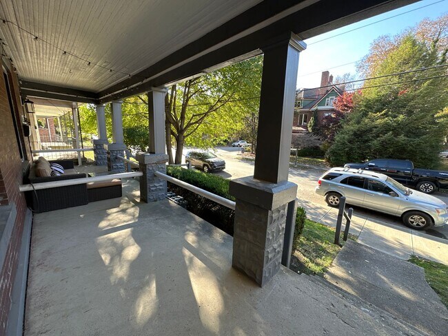 Foto del edificio - Dennison Ave 866-868 CR