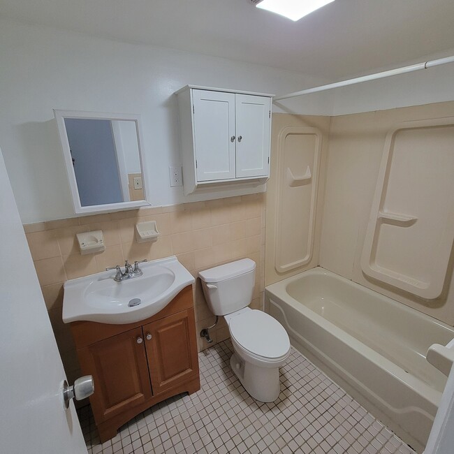 Building Photo - 1306 Manhattan Ave