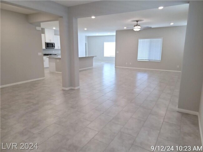 Building Photo - SINGLE STORY LOCATED ON THE NORTH SIDE OF ...
