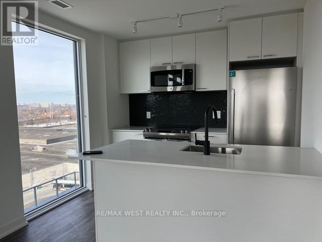 Photo du bâtiment - 1808 St Clair Ave W