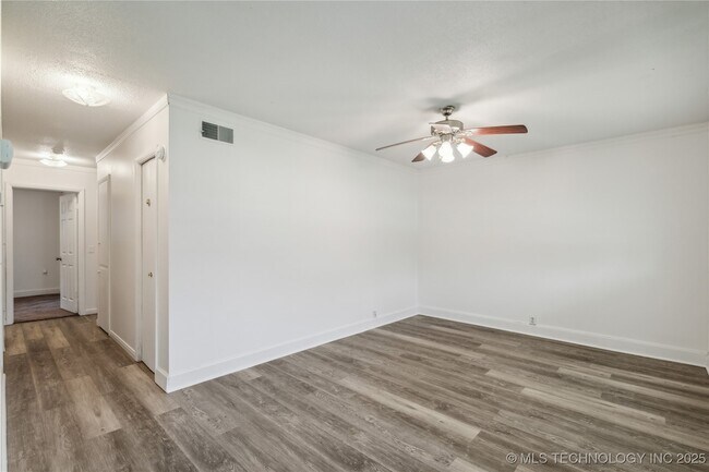Foto del edificio - 2219 S Park St