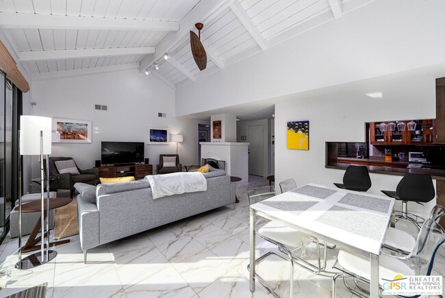Foto del edificio - 4545 E 7 Lakes Dr