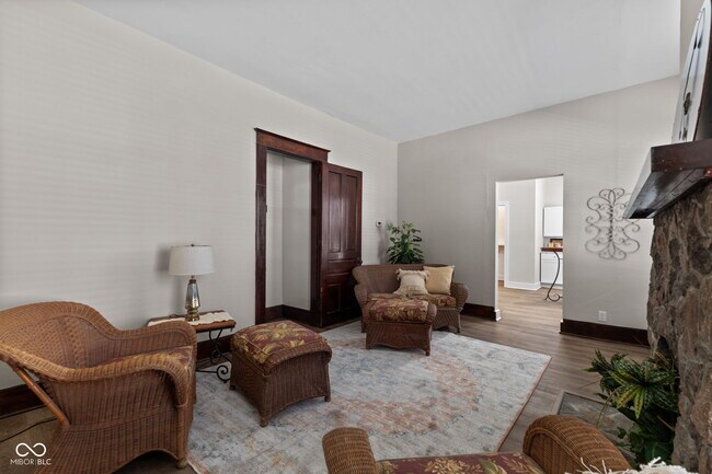 Foto del edificio - 195 W Marion St