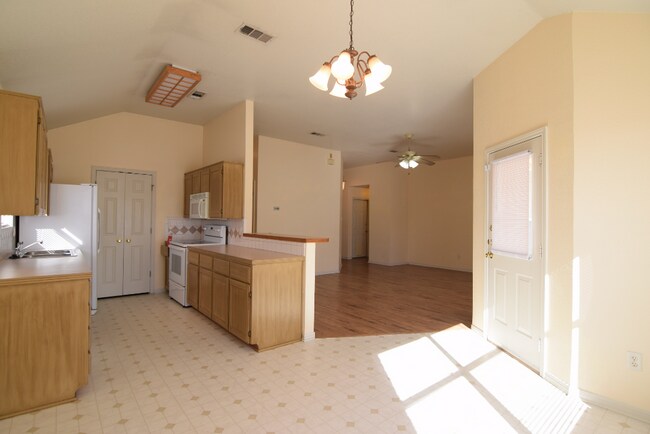 Building Photo - 4041 Wells Dr