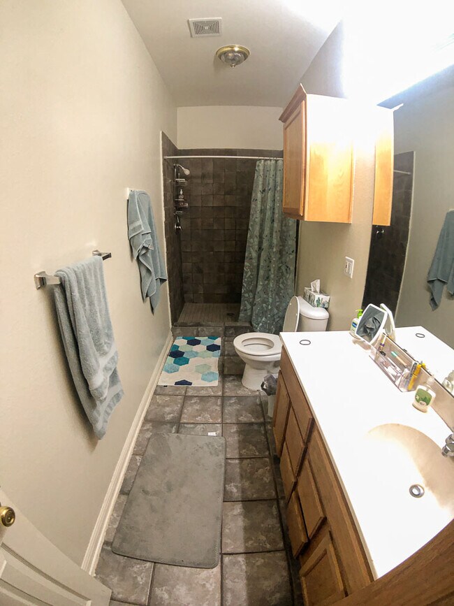 Foto del edificio - 1100 W 22nd St