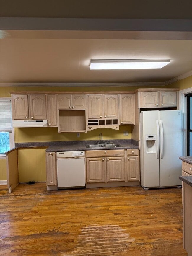 Building Photo - 217 Virginia Dr