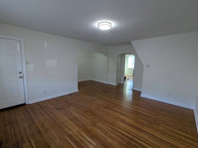 Sala de estar - 334 E Essex Ave
