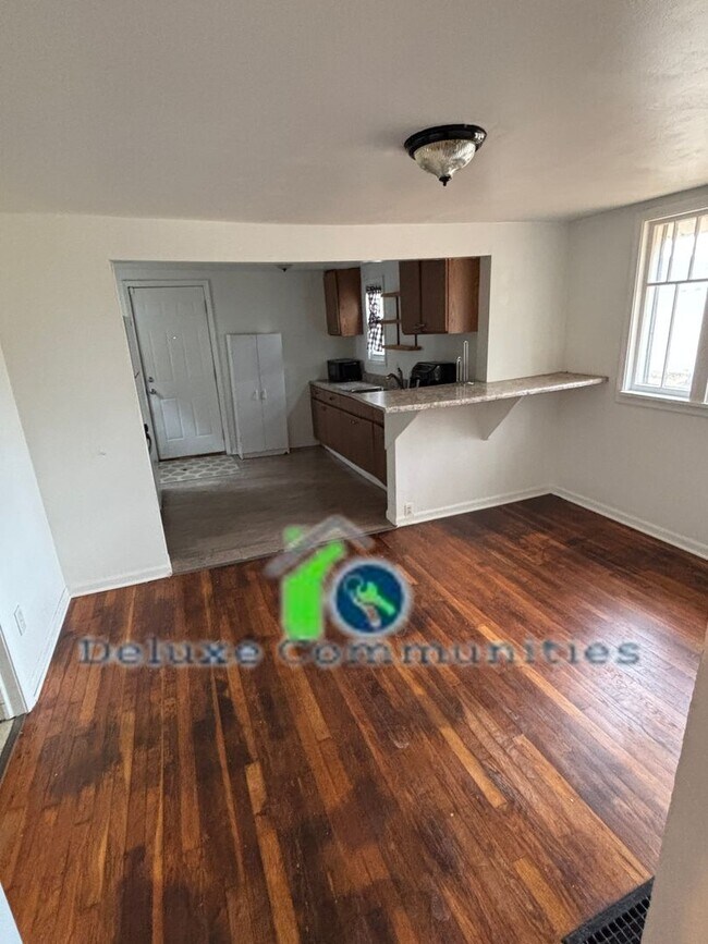 Building Photo - Roomy 3 bedroom 1 bath home