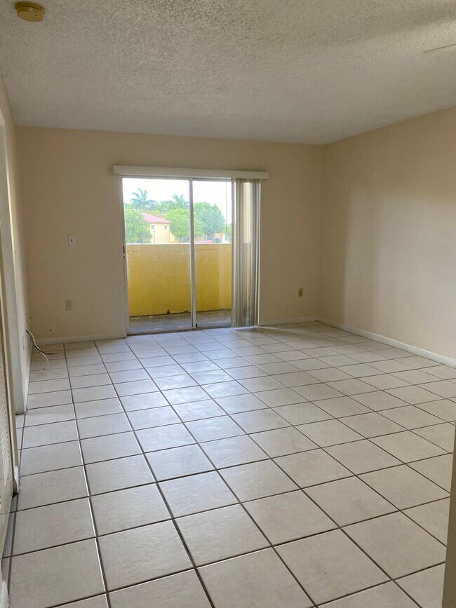 Building Photo - 14931 SW 82nd Ln