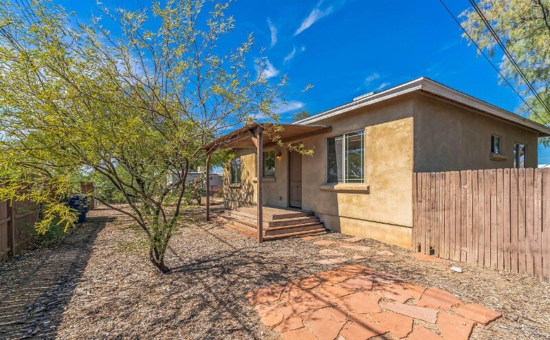 Foto principal - 855 E Halcyon Rd